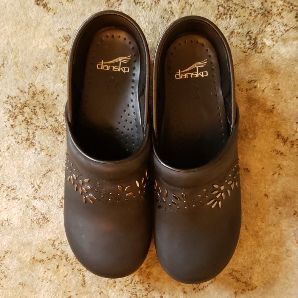 Dansko black leather embellished clogs sz 40